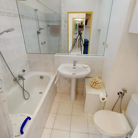 Apartment Climatise Avec Terrasse Ensoleillee, Proche Plages Et Centre, - Fr-1-196-314 *